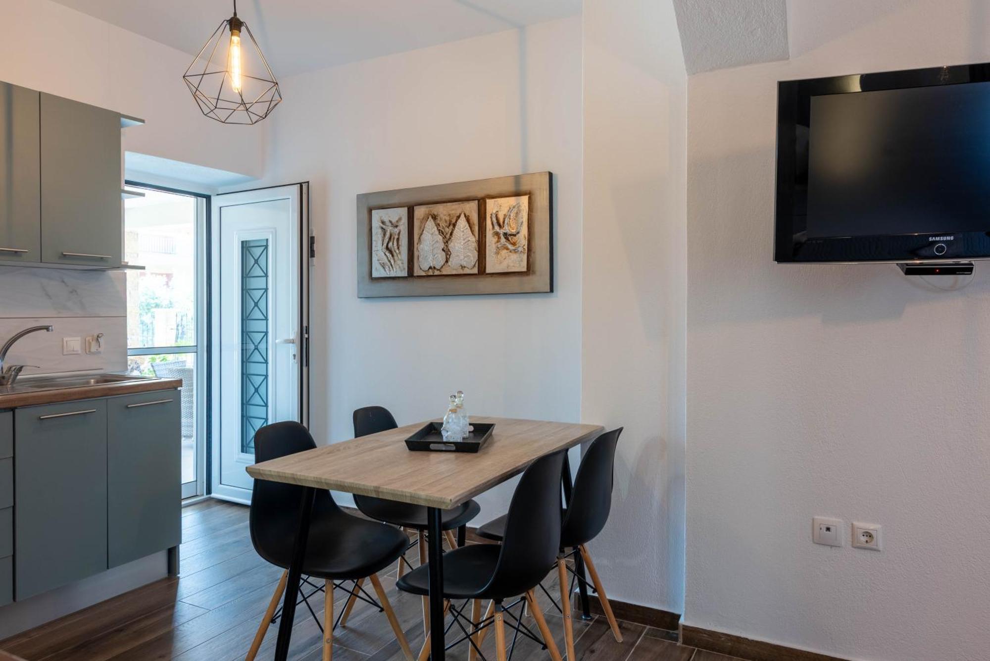 Aigli Luxury Studios Nea Roda Dış mekan fotoğraf