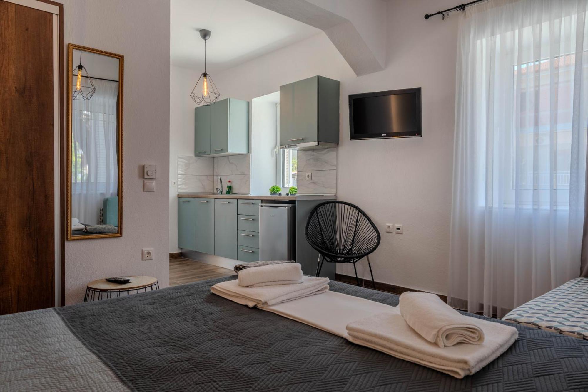 Aigli Luxury Studios Nea Roda Dış mekan fotoğraf