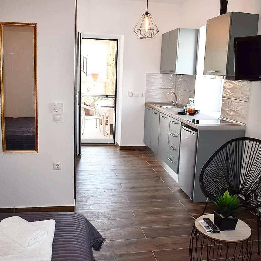 Aigli Luxury Studios Nea Roda Dış mekan fotoğraf